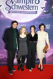 Stipe Erceg, Marta Martin, Laura Rogge , Christiane Paul Filmpremiere "Die Vampir Schwestern 3 - Reise nach Tanssilvanen" im Mathäser Kino am 04.12.2016 (©Foto. Martin Schmitz)